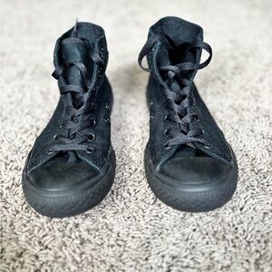 Converse Boys 2.5Y Black High-Top Sneakers Classic Canvas Chuck Taylor